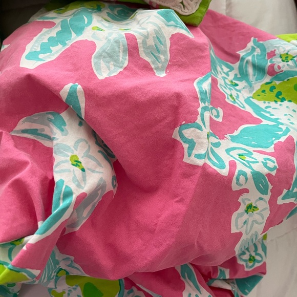 Lilly Pulitzer accent pillow and 2 crib sheets. Washed - VGUC. - Picture 3 of 5